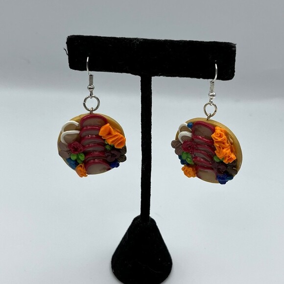 Handmade polymer clay charcuterie board Earrings - Picture 1 of 6